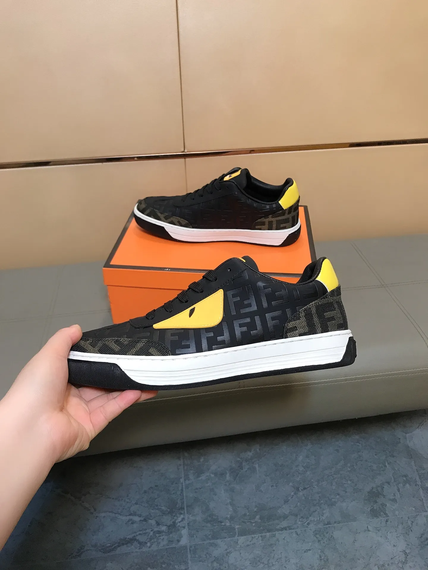 Ex-factory price 400 👟👟💎Fendi [Fendi] men's new high-top casual shoes are on the market 🔥The shoe body is made of brand-specific embossed leather, sheepskin lining, breathable and does not cover the feet! Fashionable casual shoes 🙈Non-slip and wear-resistant outsole👣 Standard size 38-44